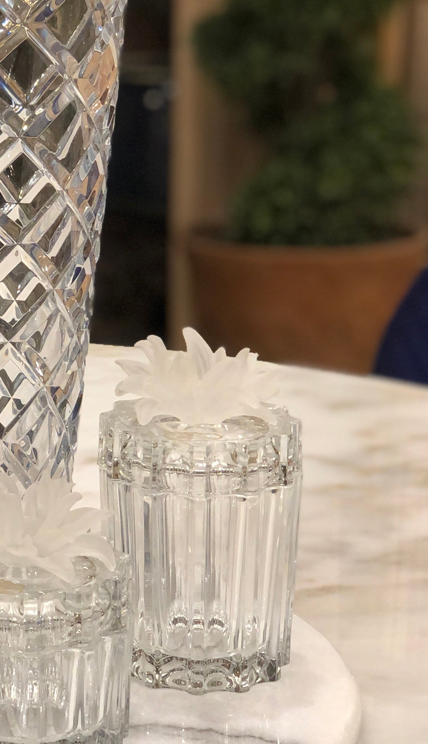 Frosted Fleur With Round Marble Gift Set