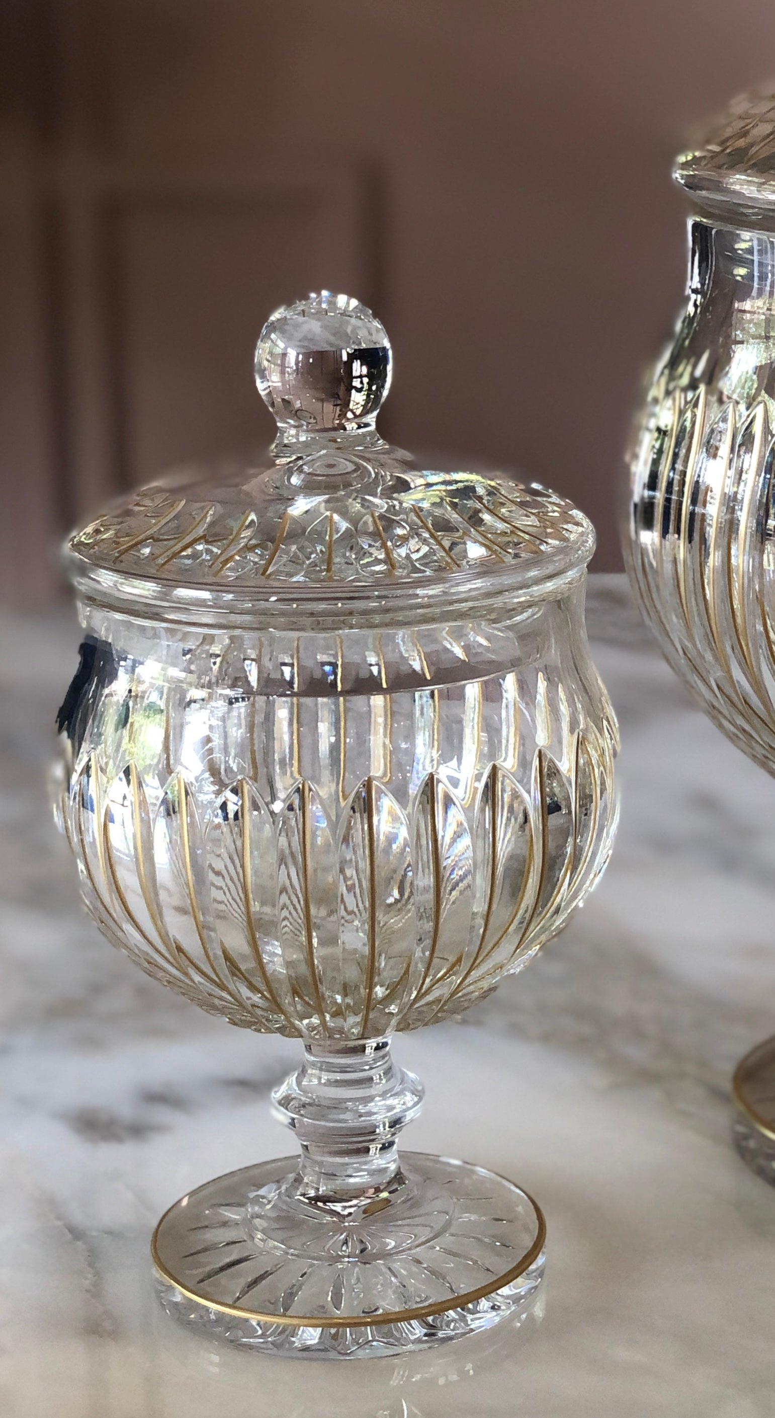 Timeless Round Crystal Jar with Stand & Gold Lines