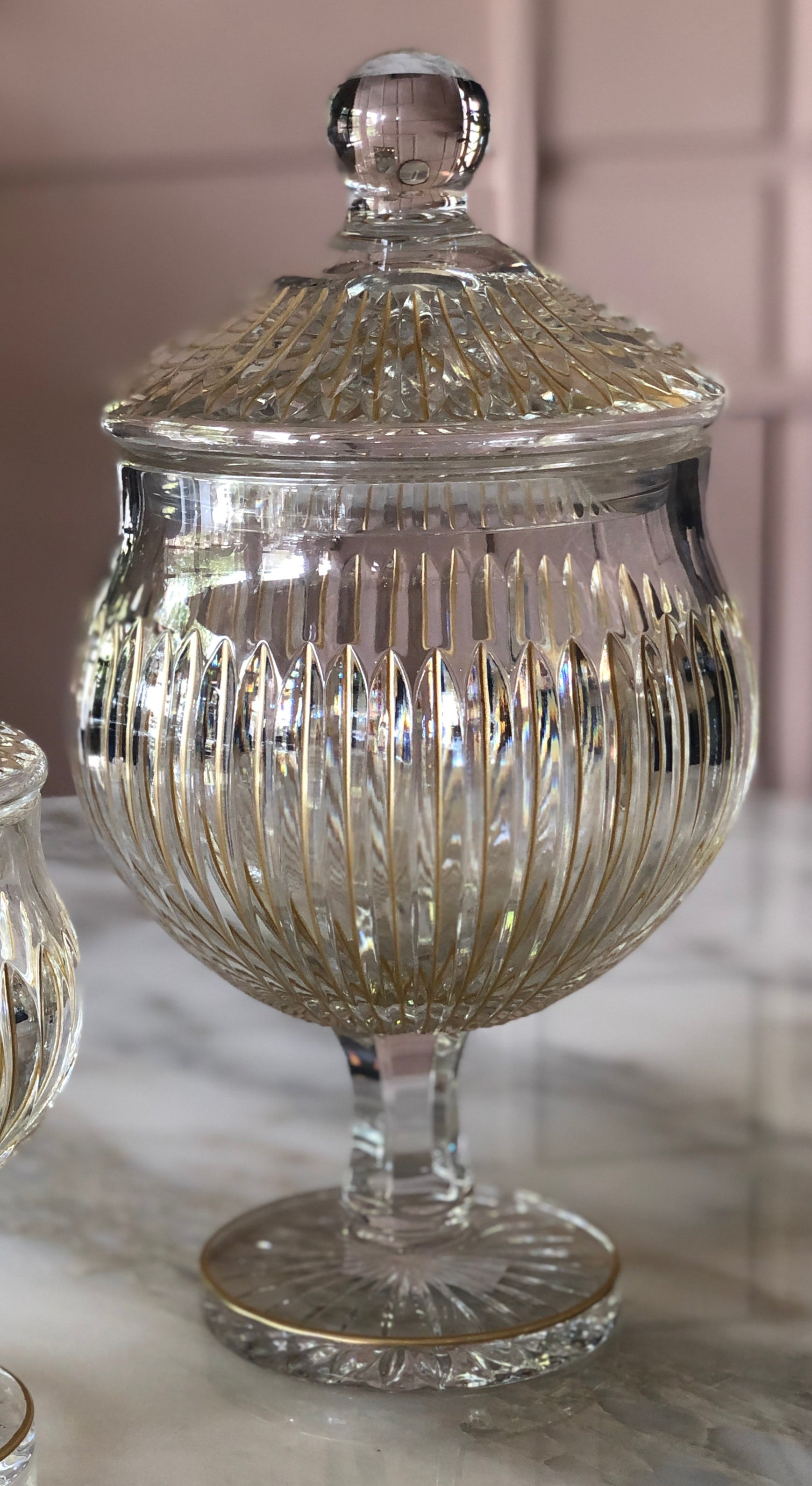 Timeless Round Crystal Jar with Stand & Gold Lines