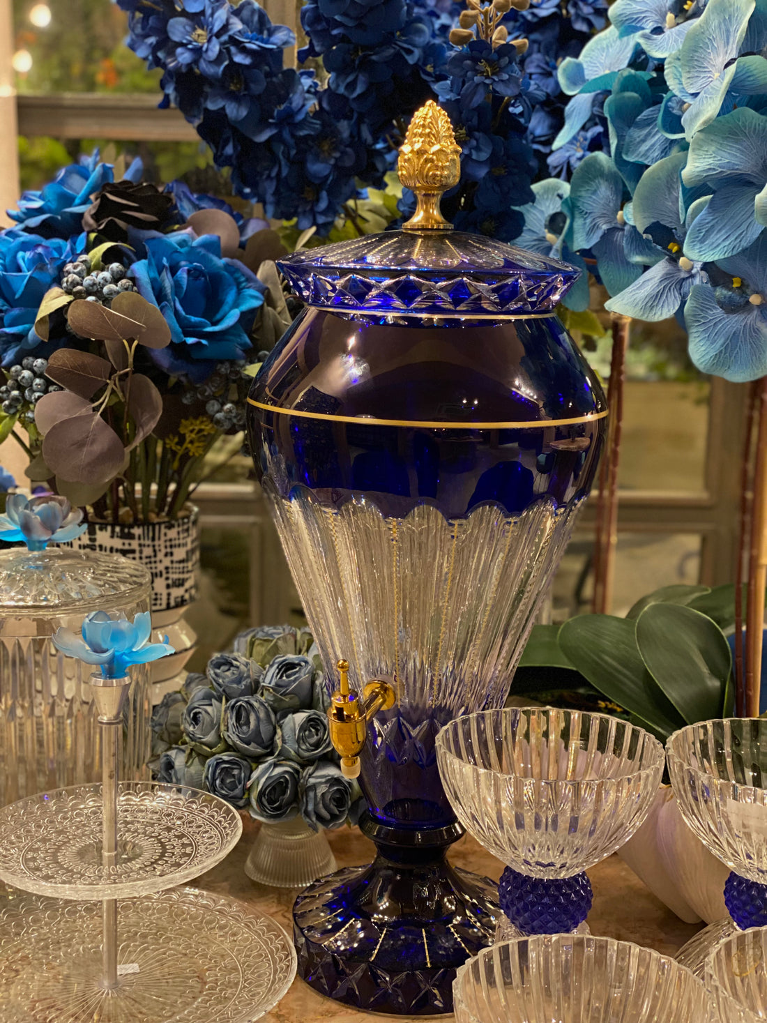 Azur Blu Crystal Gift Set wit Silk Faux Flower Arrangement
