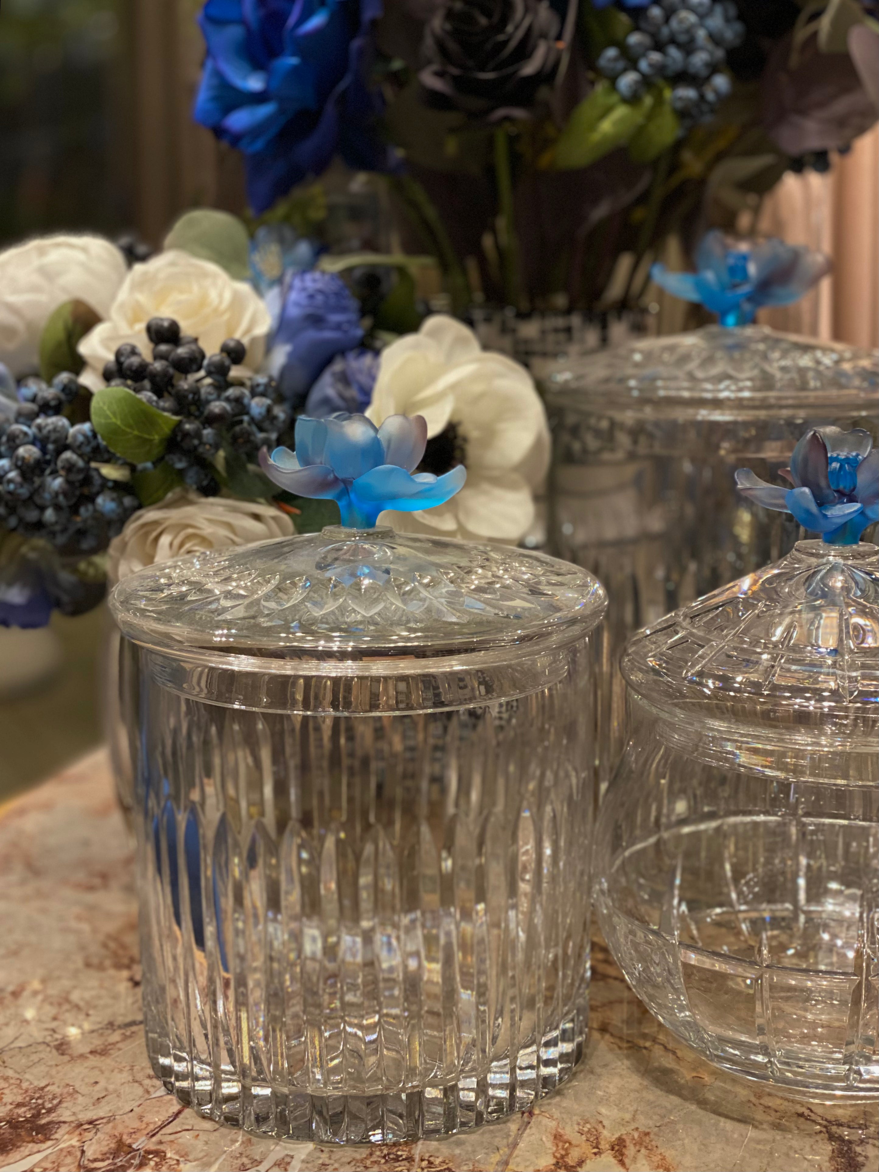 Azur Blu Crystal Gift Set wit Silk Faux Flower Arrangement