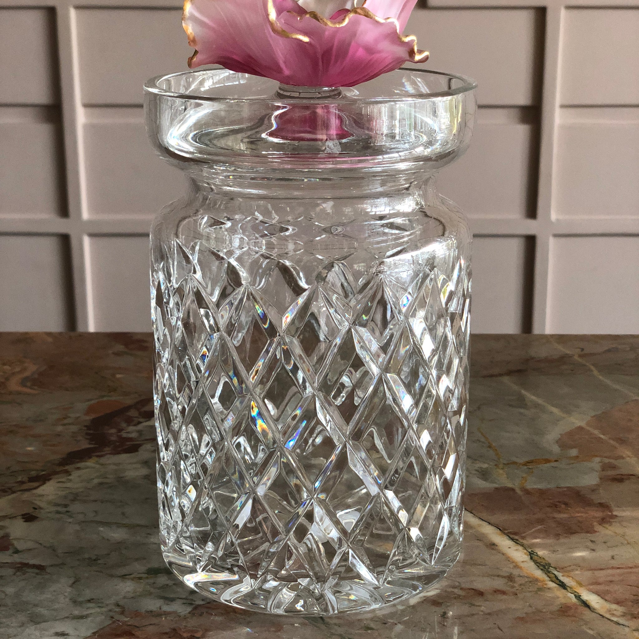 Roseate Fluer Crystal Jar with Crossing Lines