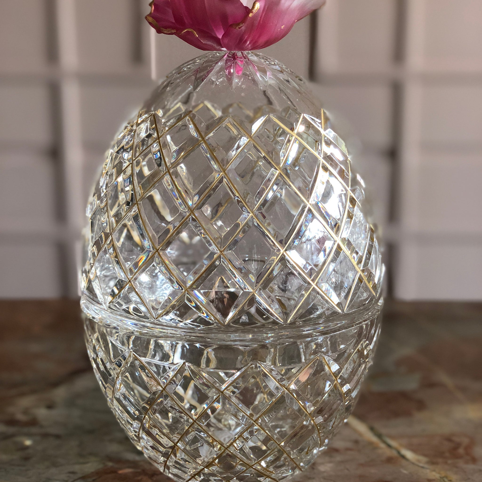Roseate Fluer Crystal Egg Jar with Gold Lines