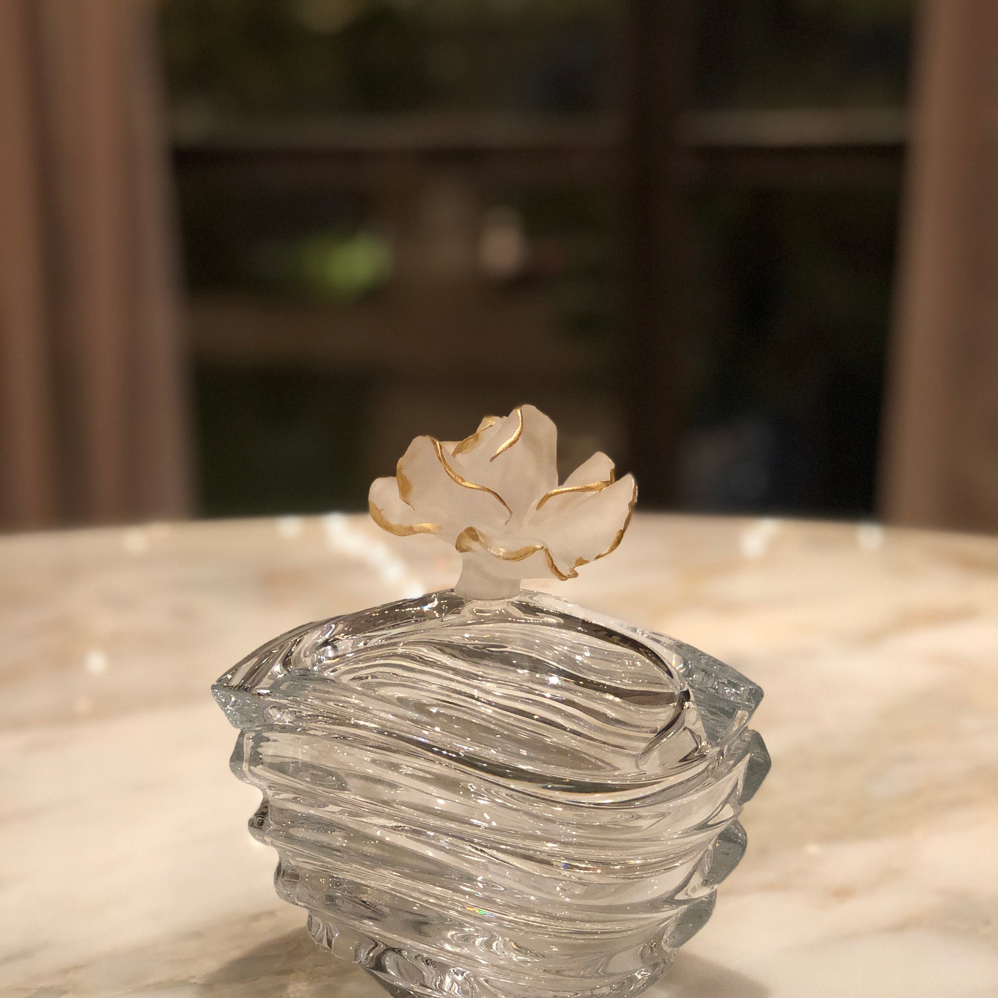 Elegance Crystal Wavy Bowl with Cover