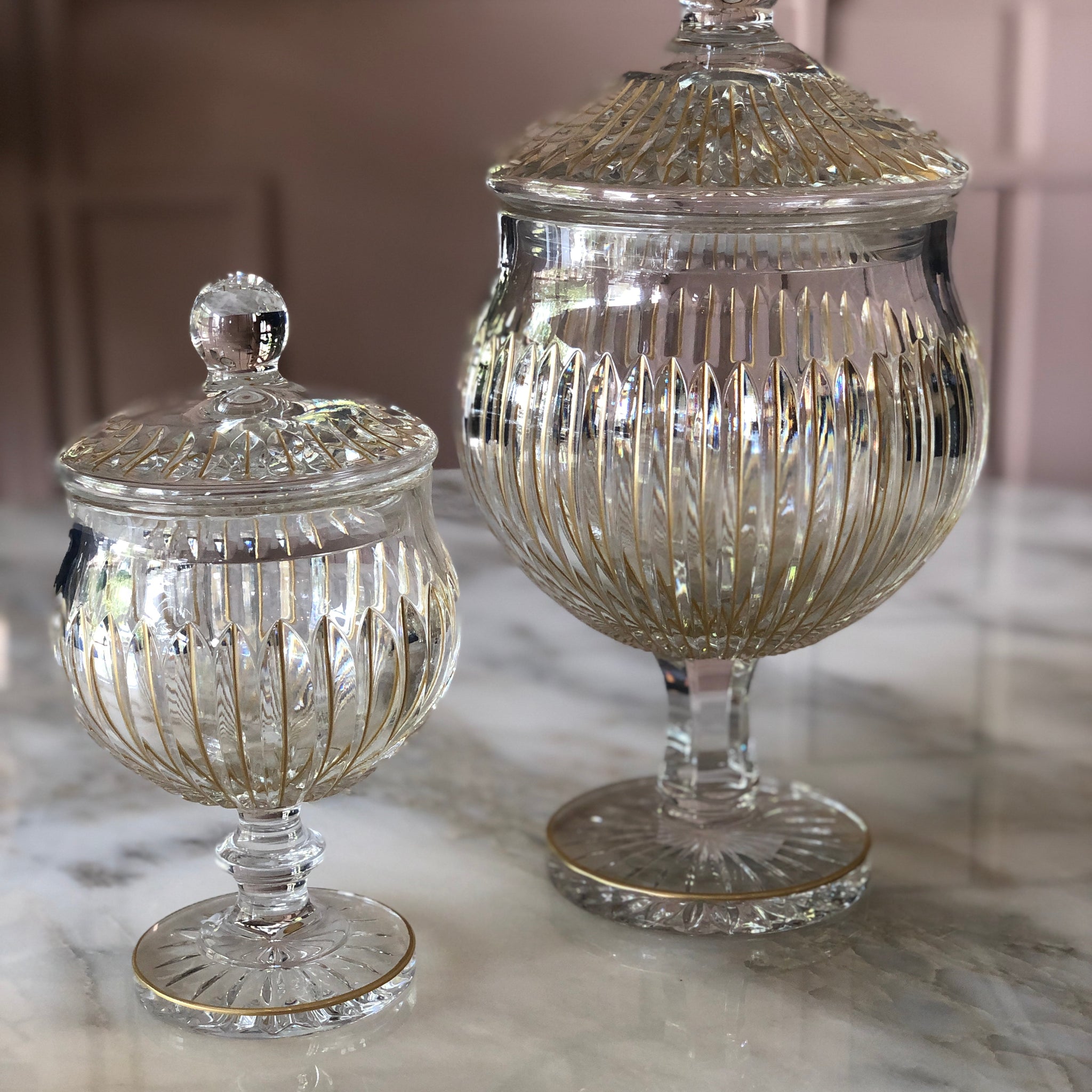 Timeless Round Crystal Jar with Stand & Gold Lines